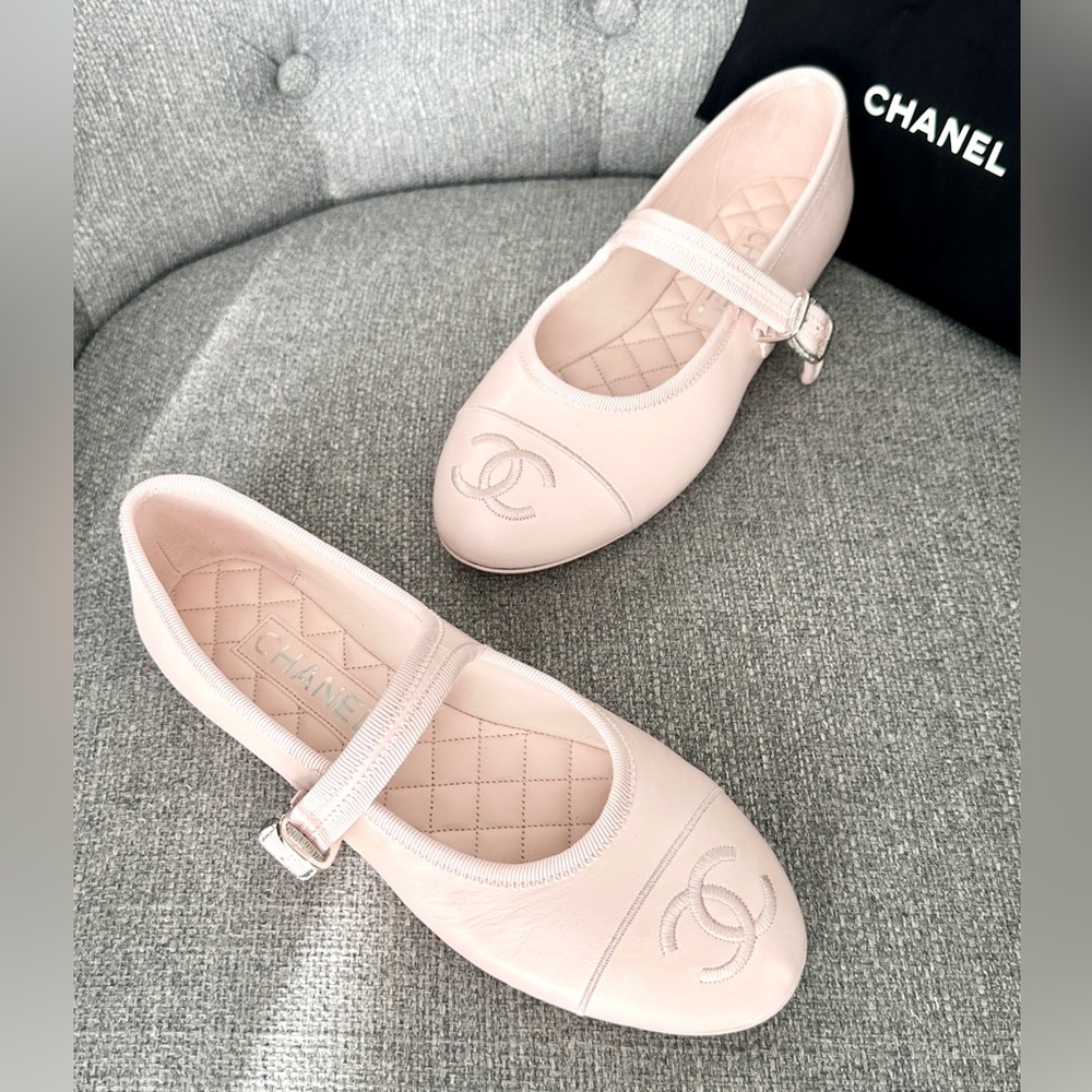 CHANEL CC LOGO PINK LEATHER MARYJANE BALLET FLATS SHOES SILVER BUCKLE 38